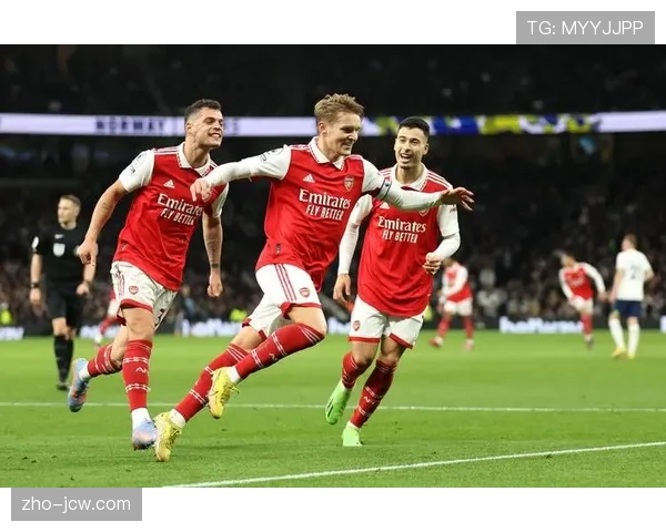 英超联赛迎来赛季收官阶段 中游集团混战成最大看点